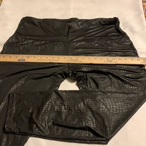 SHEIN size 4XL curve reptile print very soft and silky feeling - Picture 7 of 8